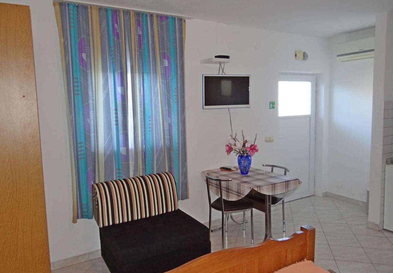 Apartments Tomislav - 120 M From Beach Округ-Доньи Экстерьер фото