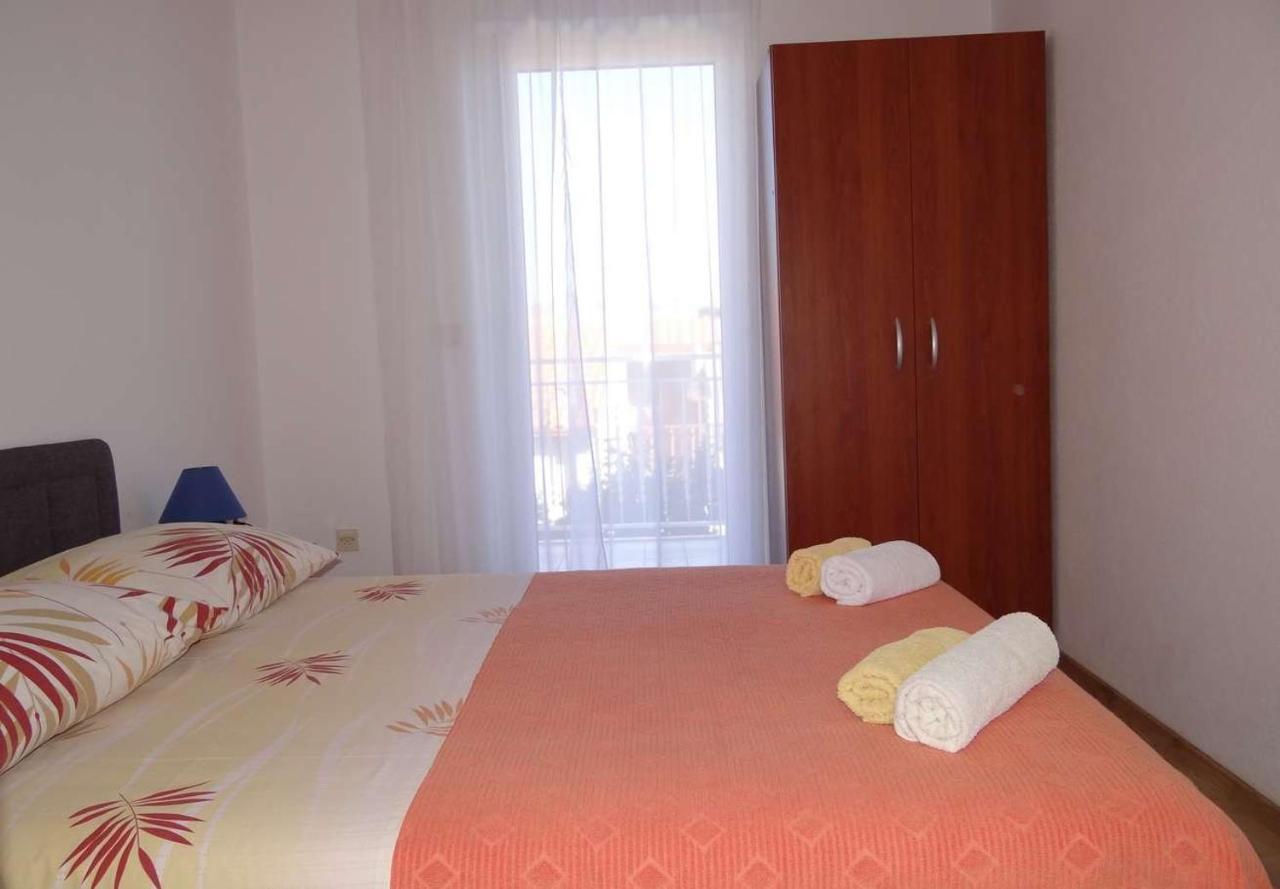 Apartments Tomislav - 120 M From Beach Округ-Доньи Экстерьер фото