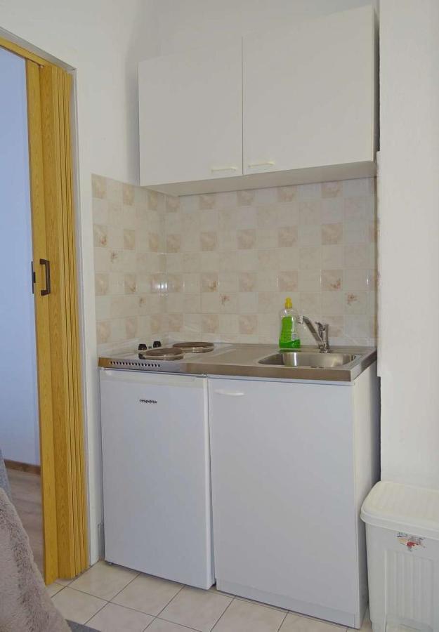 Apartments Tomislav - 120 M From Beach Округ-Доньи Экстерьер фото