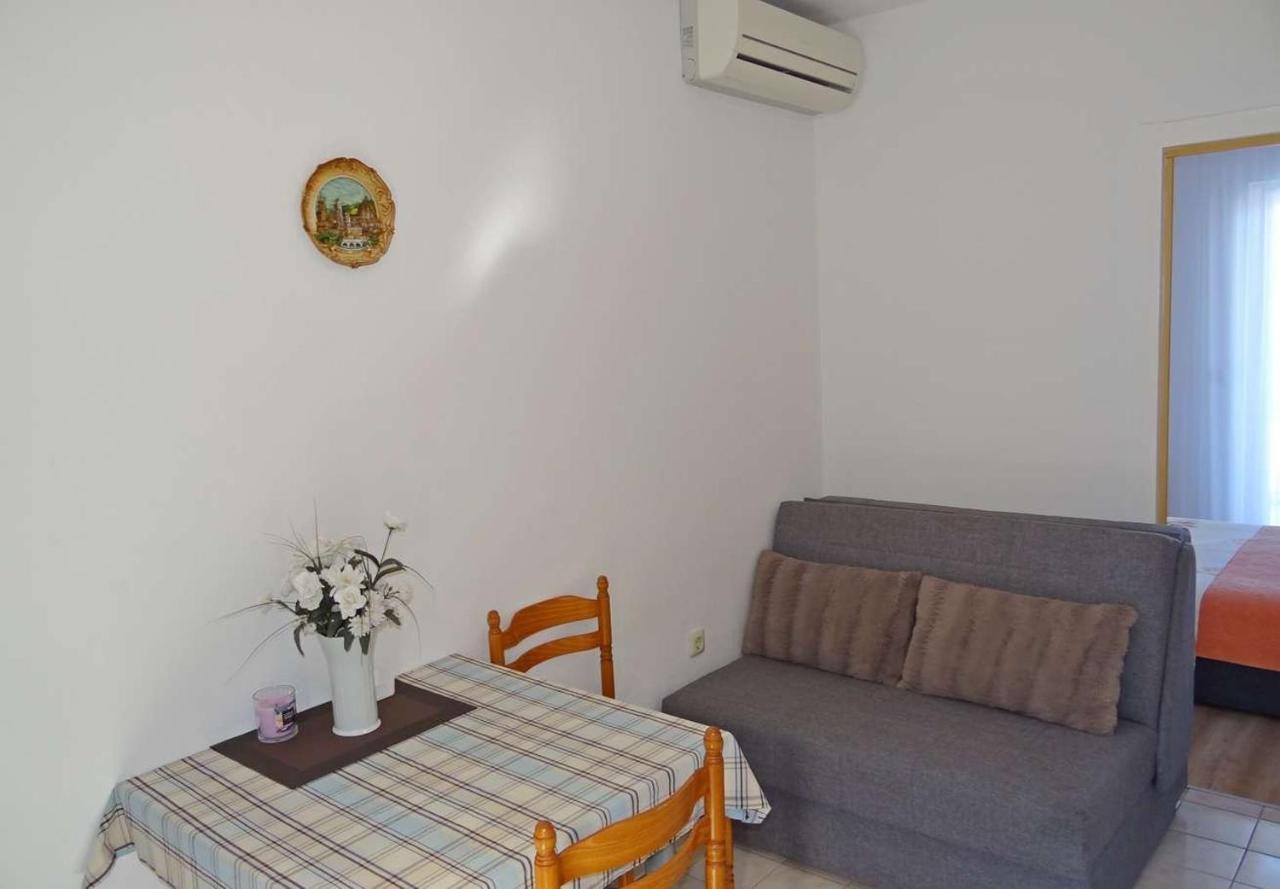 Apartments Tomislav - 120 M From Beach Округ-Доньи Экстерьер фото